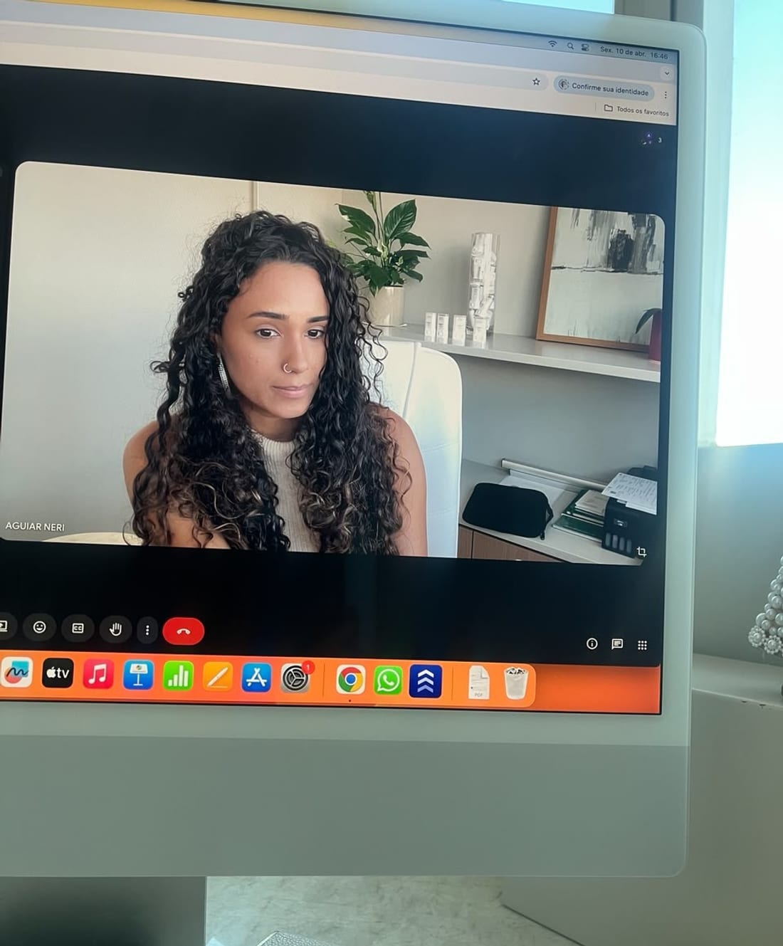 Sessão de psicoterapia online por videochamada